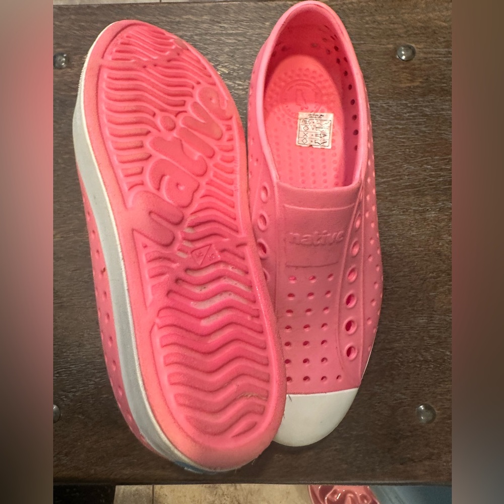 Native shoes women’s size 7